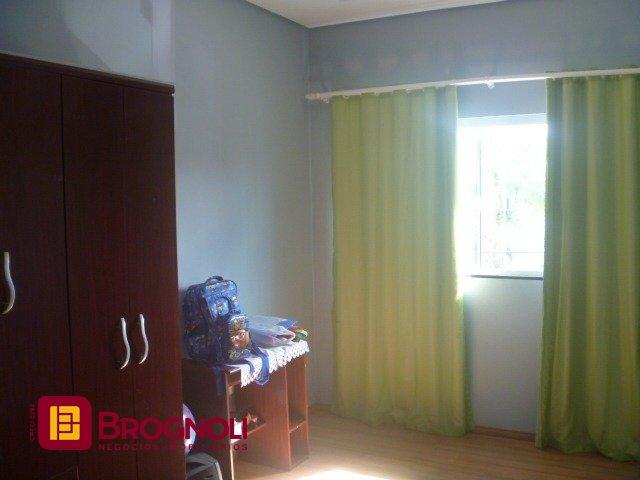 Casa com 274m², 3 quartos (sendo 1 suíte), 10 garagens, no bairro Serraria em São José