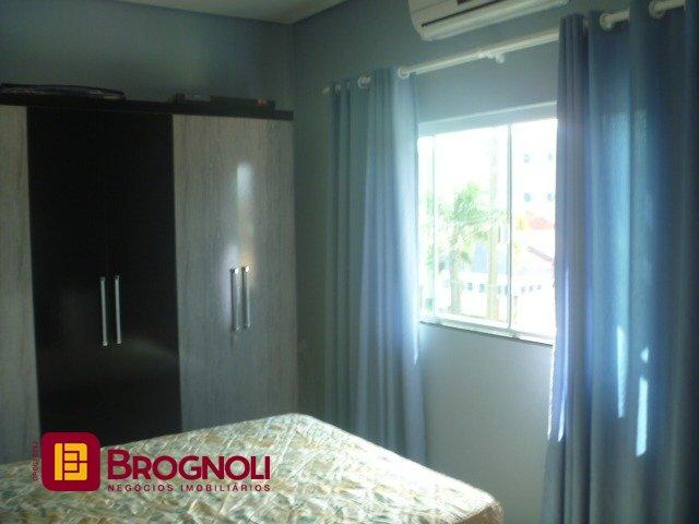 Casa com 274m², 3 quartos (sendo 1 suíte), 10 garagens, no bairro Serraria em São José
