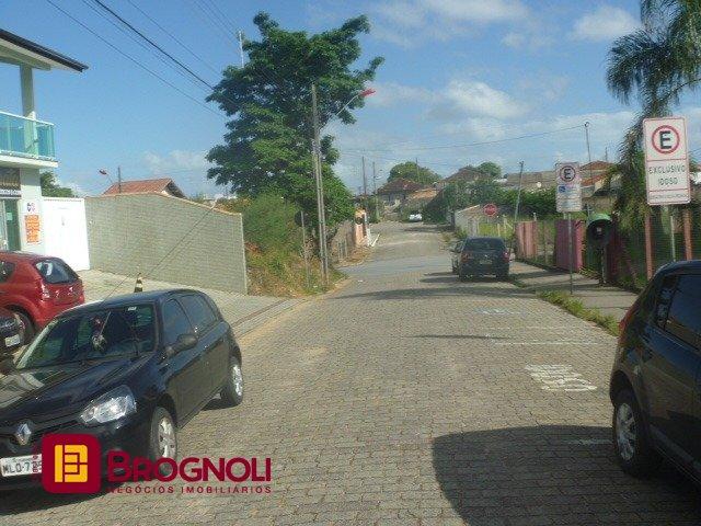 Casa com 274m², 3 quartos (sendo 1 suíte), 10 garagens, no bairro Serraria em São José