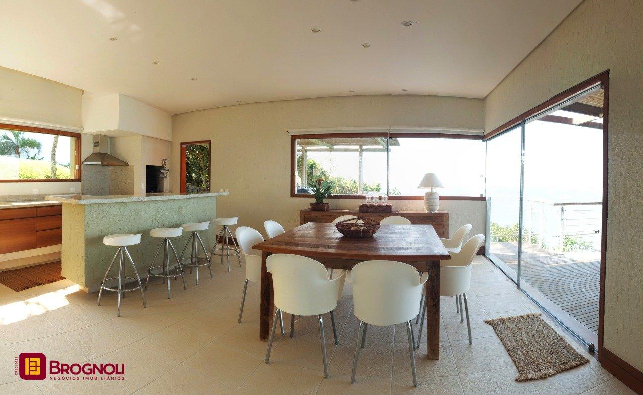 Casa de Condomínio com 517m², 5 quartos (sendo 2 suítes), no bairro Armação Piedade em Governador Celso Ramos