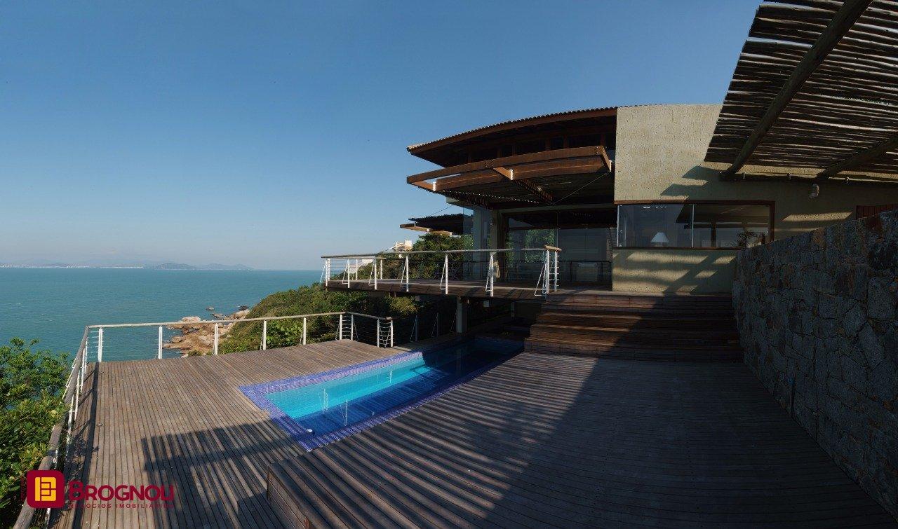 Casa de Condomínio com 517m², 5 quartos (sendo 2 suítes), no bairro Armação Piedade em Governador Celso Ramos