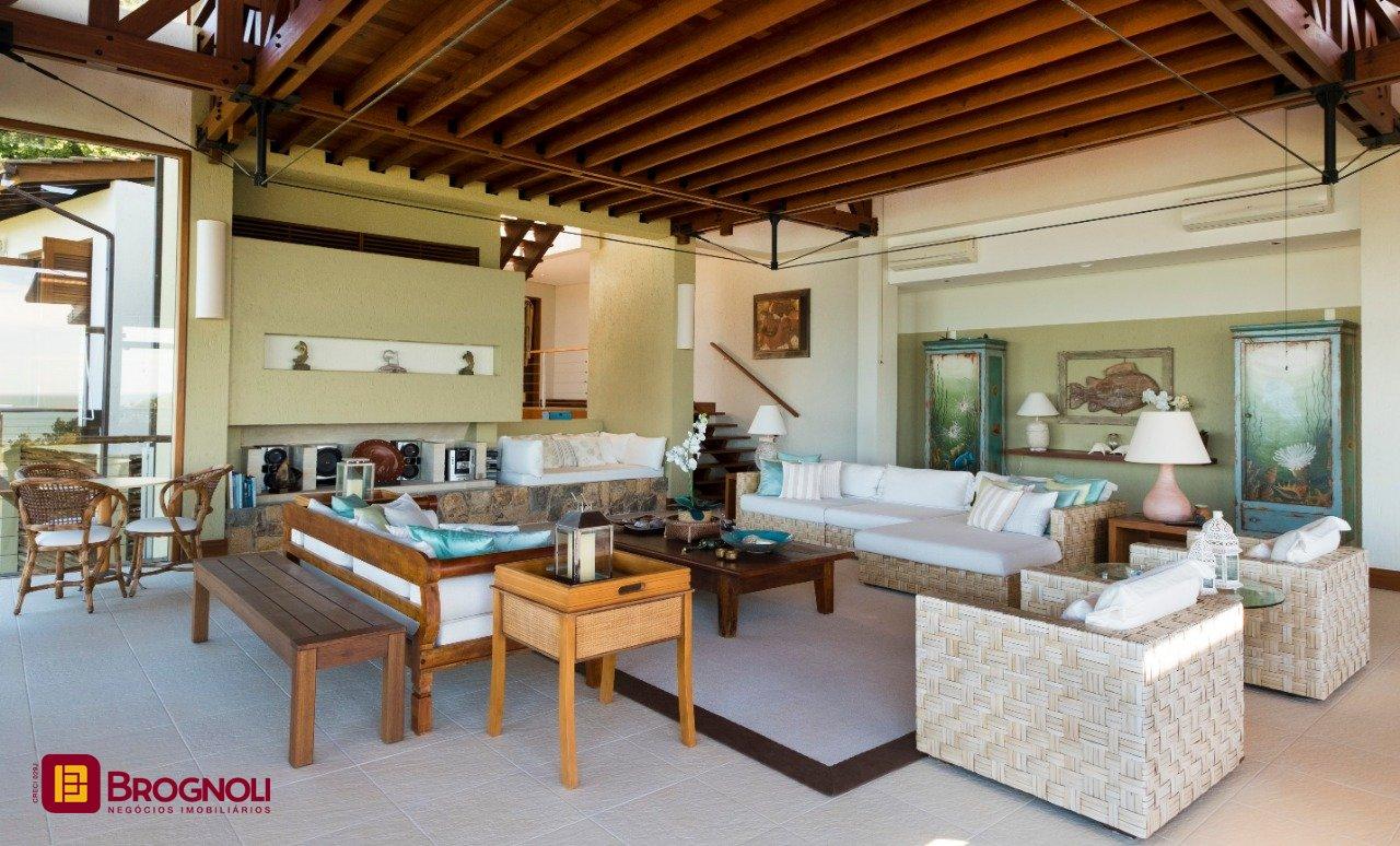 Casa de Condomínio com 517m², 5 quartos (sendo 2 suítes), no bairro Armação Piedade em Governador Celso Ramos