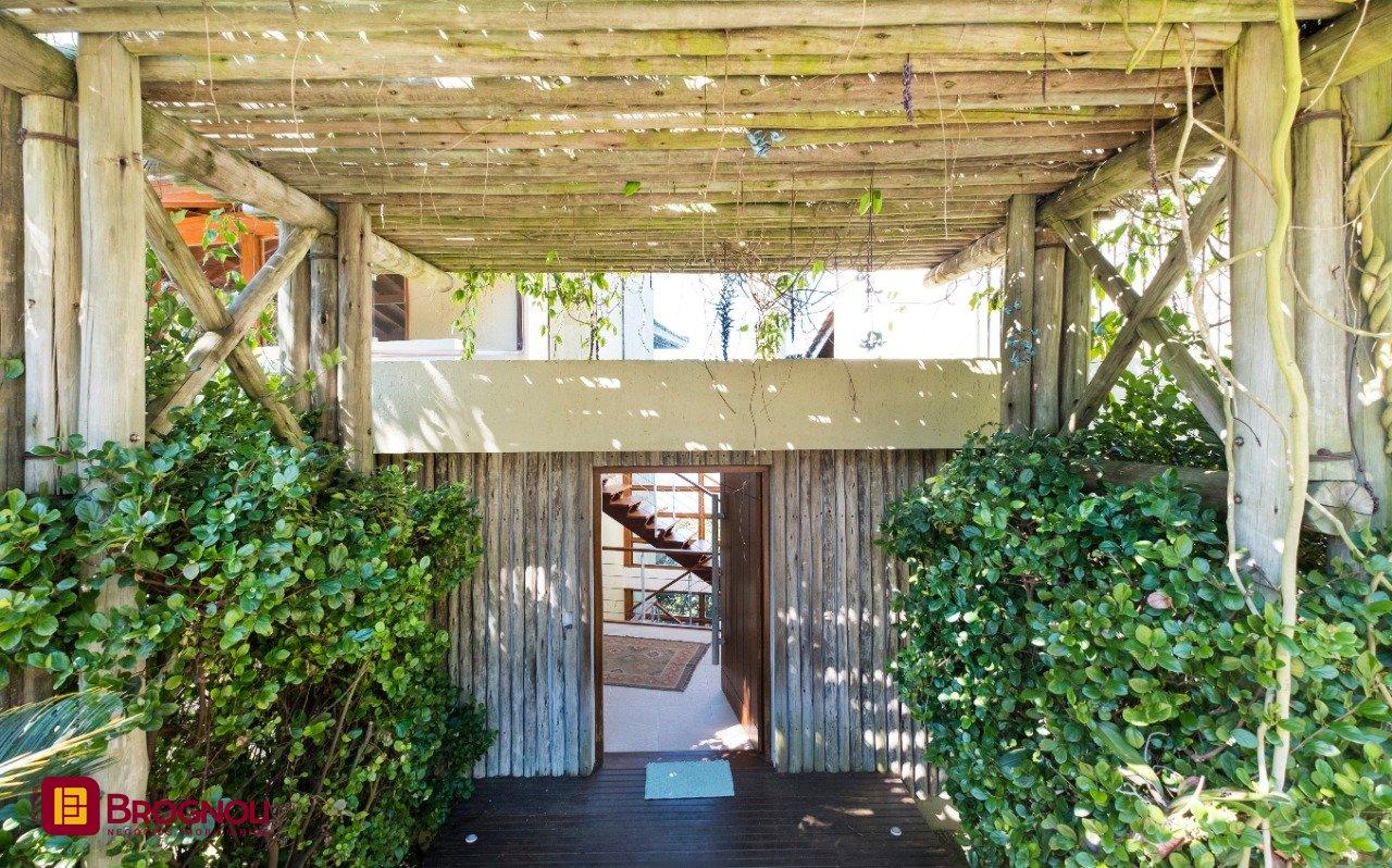 Casa de Condomínio com 517m², 5 quartos (sendo 2 suítes), no bairro Armação Piedade em Governador Celso Ramos