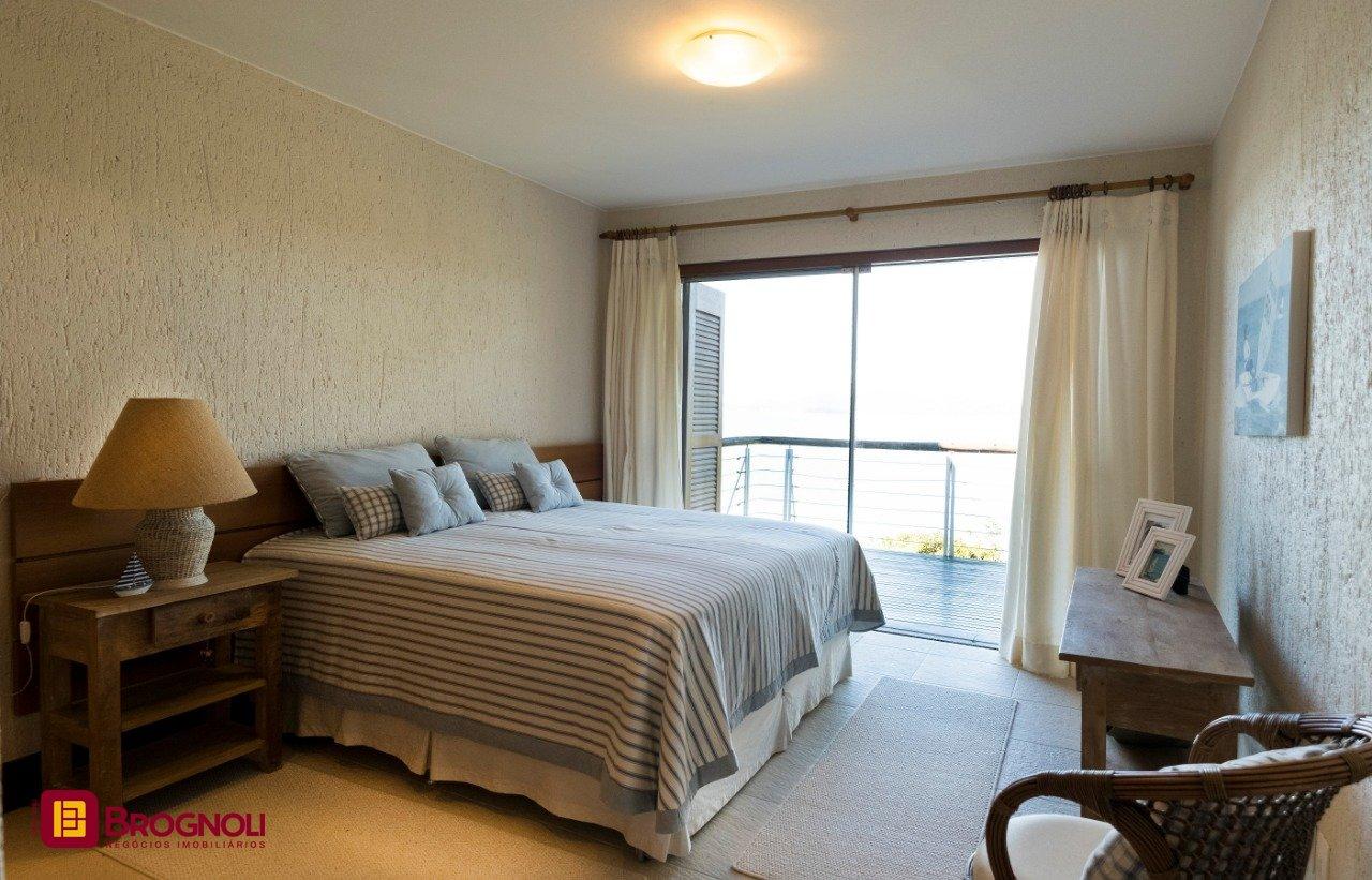Casa de Condomínio com 517m², 5 quartos (sendo 2 suítes), no bairro Armação Piedade em Governador Celso Ramos