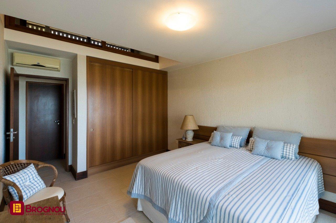 Casa de Condomínio com 517m², 5 quartos (sendo 2 suítes), no bairro Armação Piedade em Governador Celso Ramos