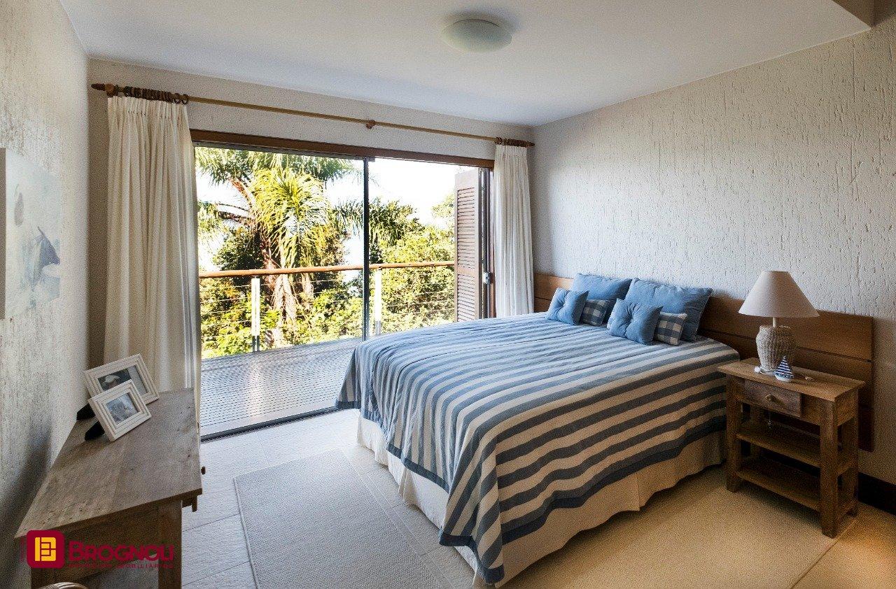 Casa de Condomínio com 517m², 5 quartos (sendo 2 suítes), no bairro Armação Piedade em Governador Celso Ramos