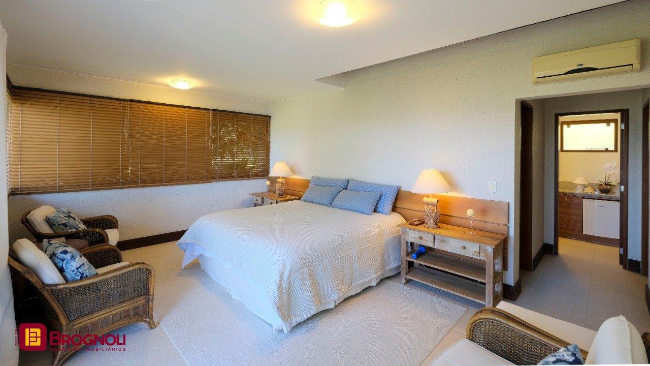 Casa de Condomínio com 517m², 5 quartos (sendo 2 suítes), no bairro Armação Piedade em Governador Celso Ramos