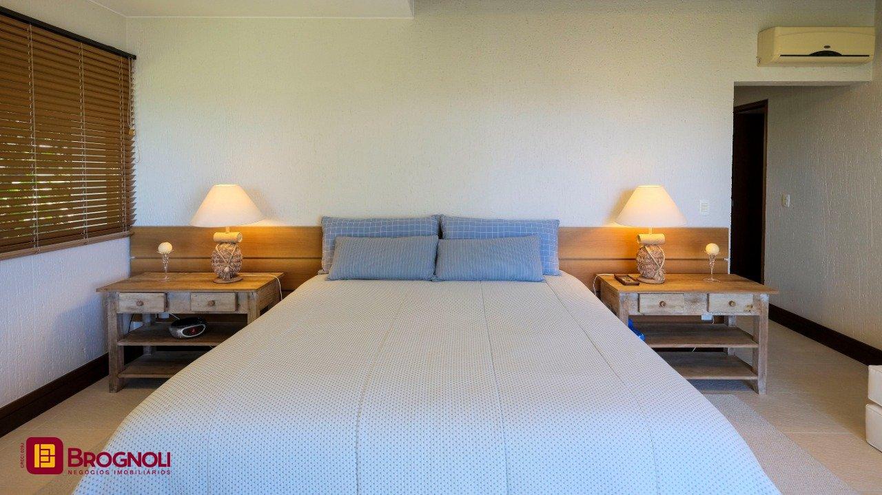 Casa de Condomínio com 517m², 5 quartos (sendo 2 suítes), no bairro Armação Piedade em Governador Celso Ramos