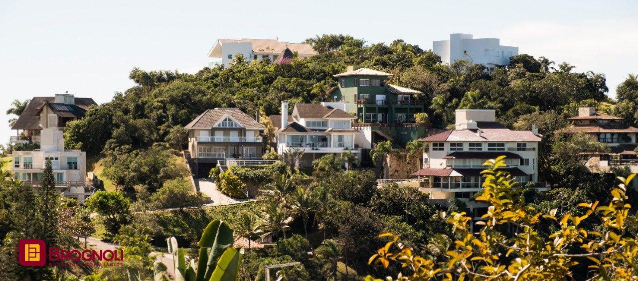Casa de Condomínio com 517m², 5 quartos (sendo 2 suítes), no bairro Armação Piedade em Governador Celso Ramos