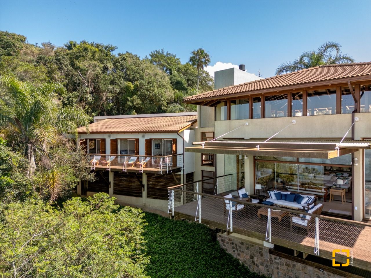 Casa de Condomínio com 517m², 5 quartos (sendo 2 suítes), no bairro Armação Piedade em Governador Celso Ramos