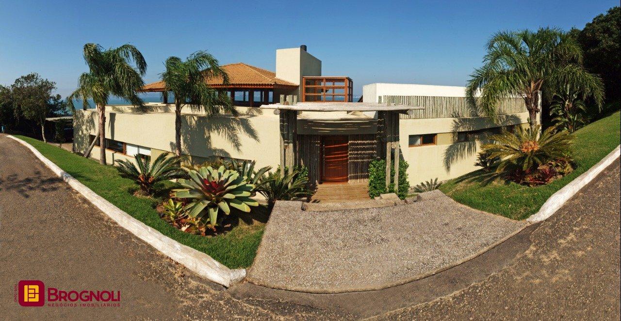 Casa de Condomínio com 517m², 5 quartos (sendo 2 suítes), no bairro Armação Piedade em Governador Celso Ramos