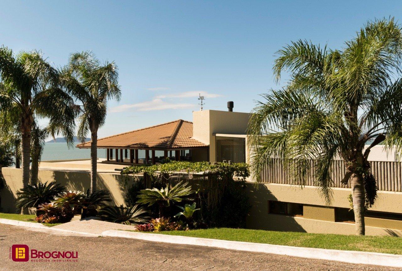 Casa de Condomínio com 517m², 5 quartos (sendo 2 suítes), no bairro Armação Piedade em Governador Celso Ramos