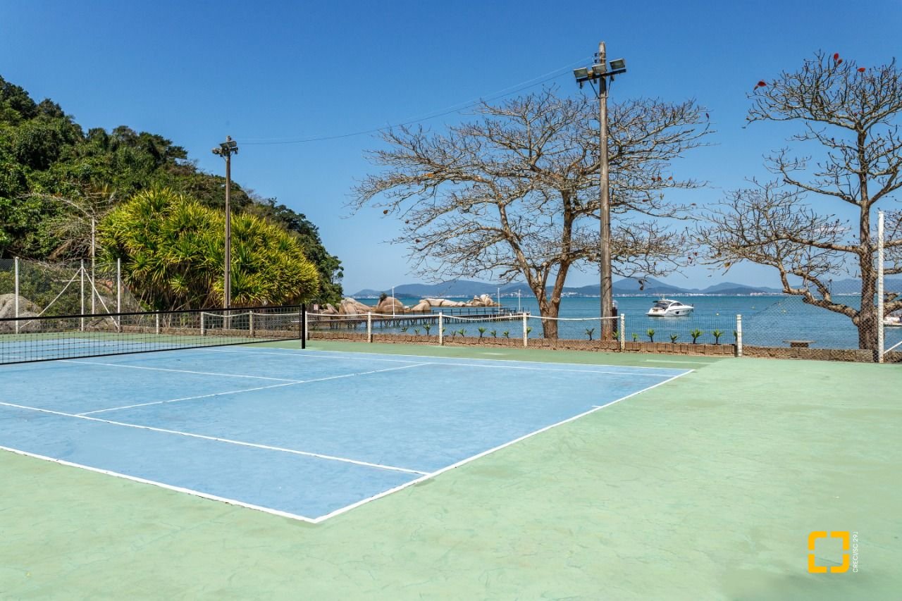 Casa de Condomínio com 517m², 5 quartos (sendo 2 suítes), no bairro Armação Piedade em Governador Celso Ramos