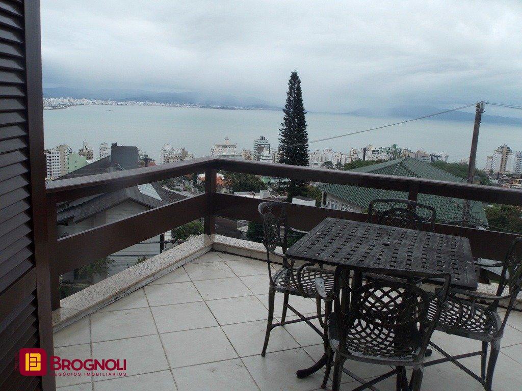 Casa com 414m², 4 quartos (sendo 1 suíte), 4 garagens, no bairro Morro da Cruz em Florianópolis