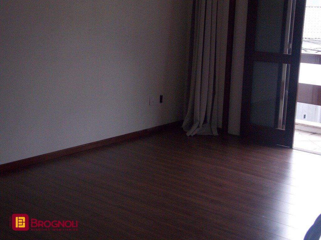 Casa com 414m², 4 quartos (sendo 1 suíte), 4 garagens, no bairro Morro da Cruz em Florianópolis