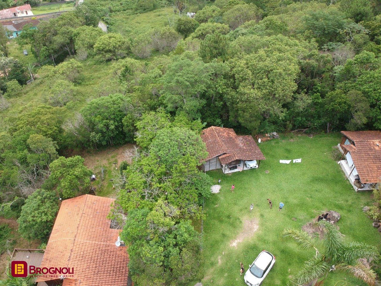 Sítio com 17763m², 3 quartos (sendo 1 suíte), 1 garagem, no bairro Vargem Pequena em Florianópolis
