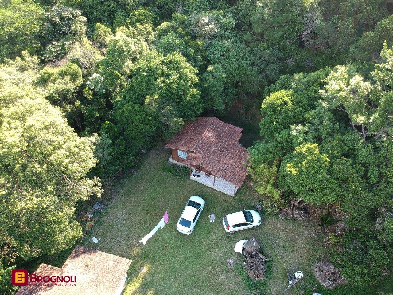 Sítio com 17763m², 3 quartos (sendo 1 suíte), 1 garagem, no bairro Vargem Pequena em Florianópolis