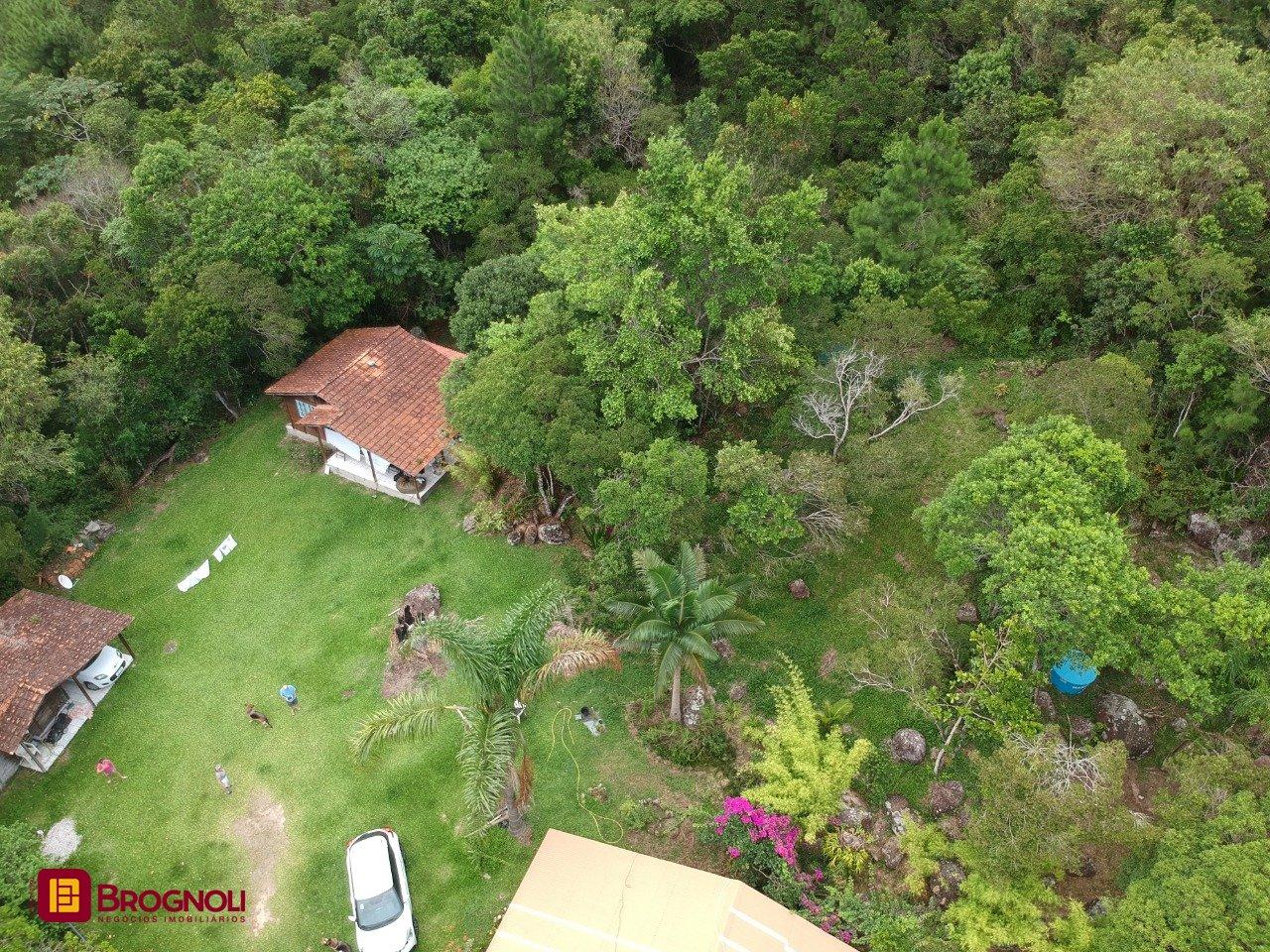 Sítio com 17763m², 3 quartos (sendo 1 suíte), 1 garagem, no bairro Vargem Pequena em Florianópolis