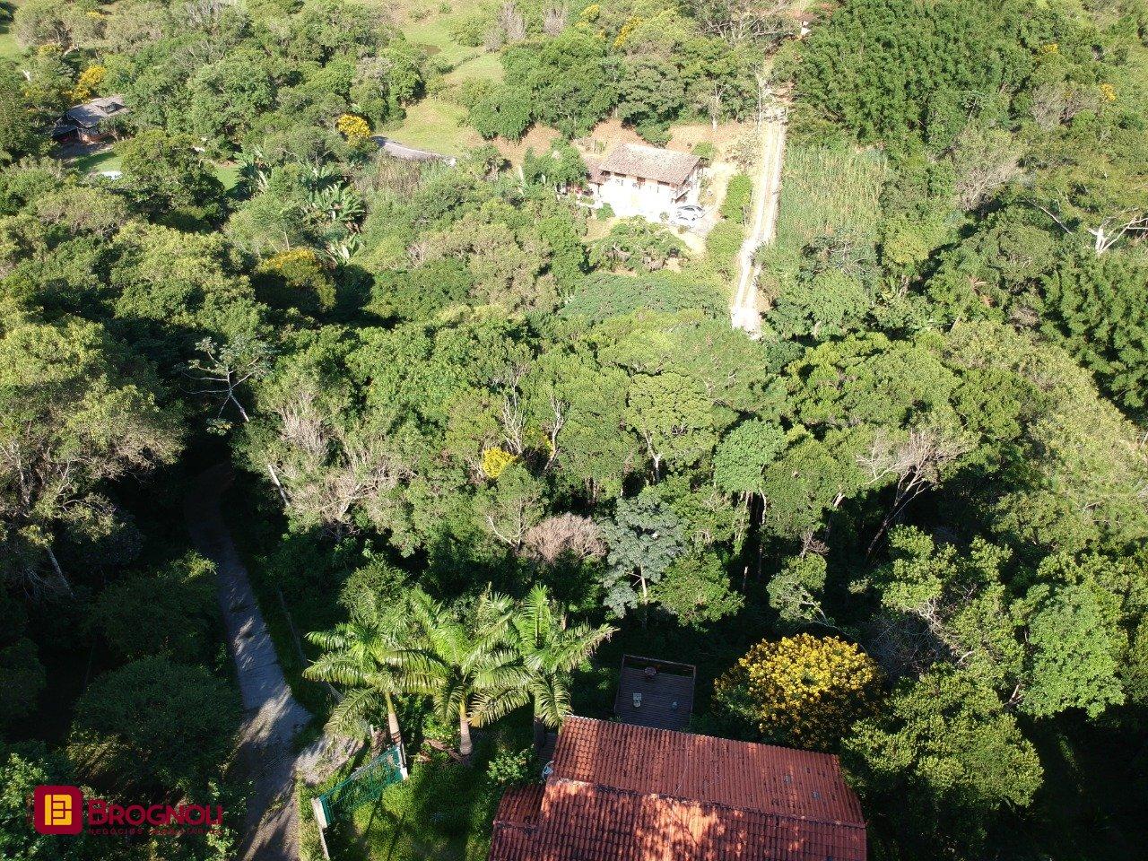 Sítio com 17763m², 3 quartos (sendo 1 suíte), 1 garagem, no bairro Vargem Pequena em Florianópolis
