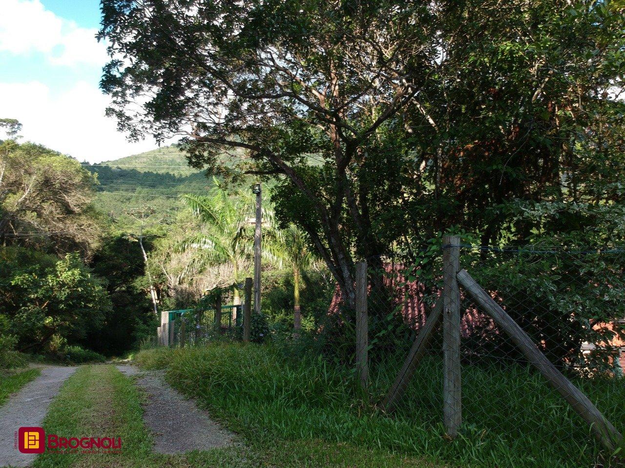 Sítio com 17763m², 3 quartos (sendo 1 suíte), 1 garagem, no bairro Vargem Pequena em Florianópolis