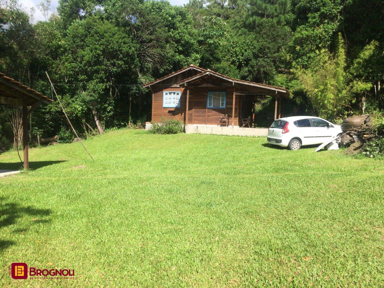 Sítio com 17763m², 3 quartos (sendo 1 suíte), 1 garagem, no bairro Vargem Pequena em Florianópolis
