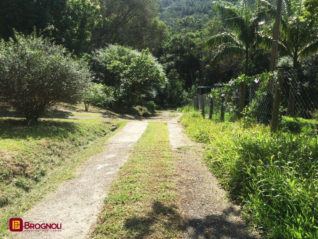 Sítio com 17763m², 3 quartos (sendo 1 suíte), 1 garagem, no bairro Vargem Pequena em Florianópolis