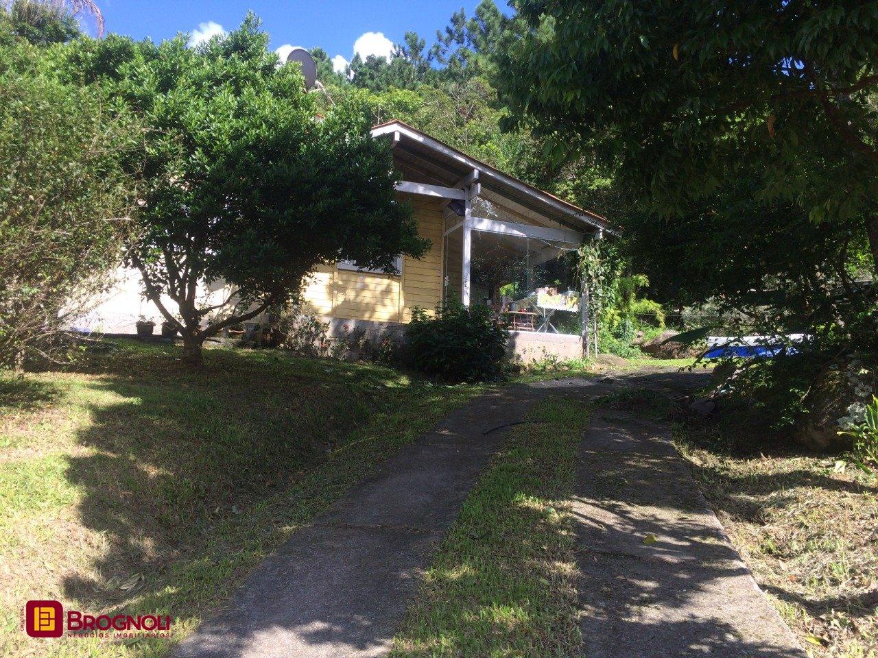 Sítio com 17763m², 3 quartos (sendo 1 suíte), 1 garagem, no bairro Vargem Pequena em Florianópolis