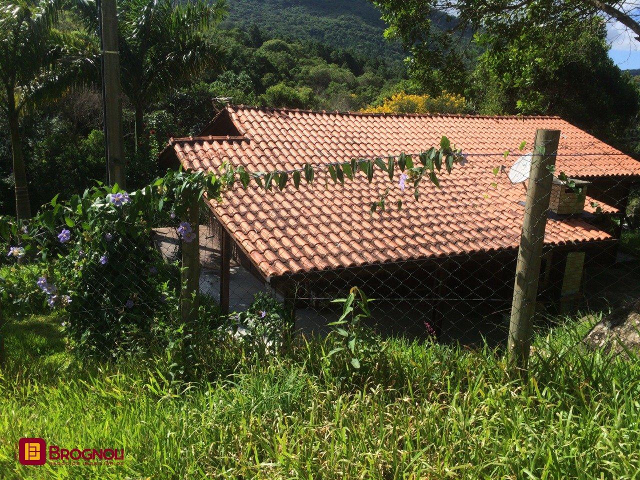 Sítio com 17763m², 3 quartos (sendo 1 suíte), 1 garagem, no bairro Vargem Pequena em Florianópolis