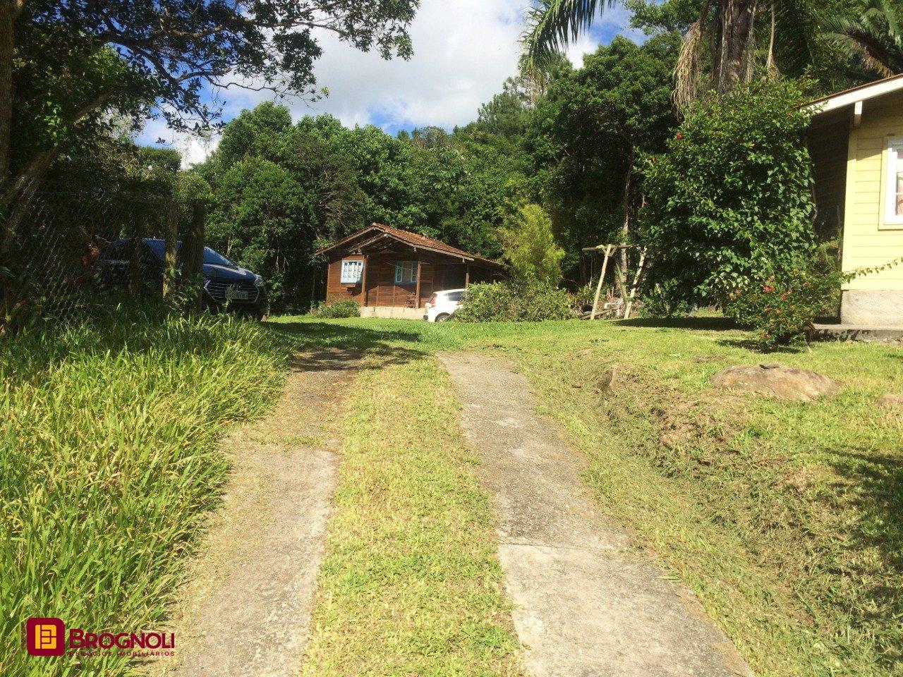 Sítio com 17763m², 3 quartos (sendo 1 suíte), 1 garagem, no bairro Vargem Pequena em Florianópolis