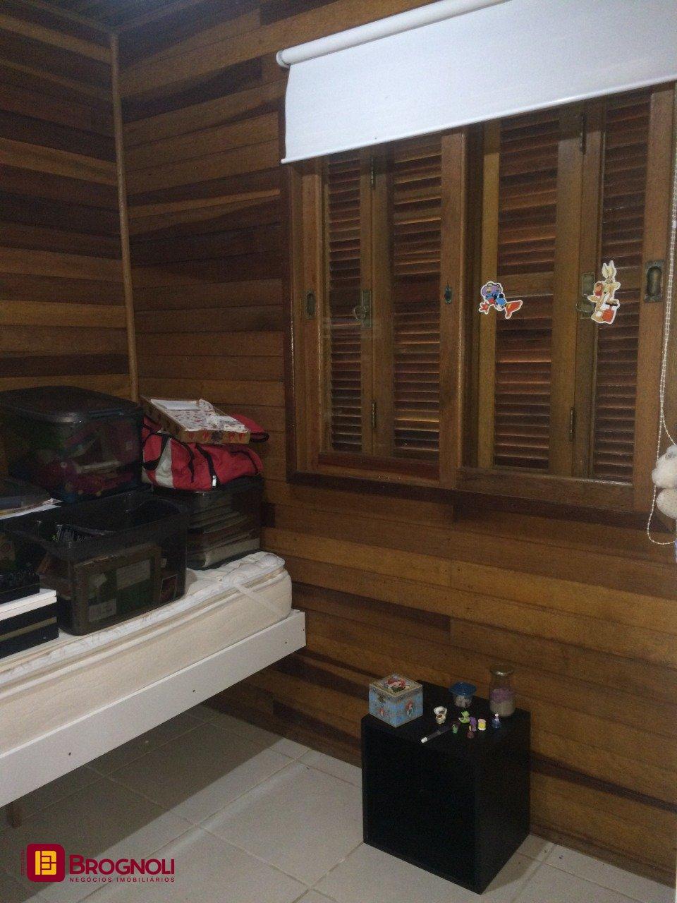 Sítio com 17763m², 3 quartos (sendo 1 suíte), 1 garagem, no bairro Vargem Pequena em Florianópolis