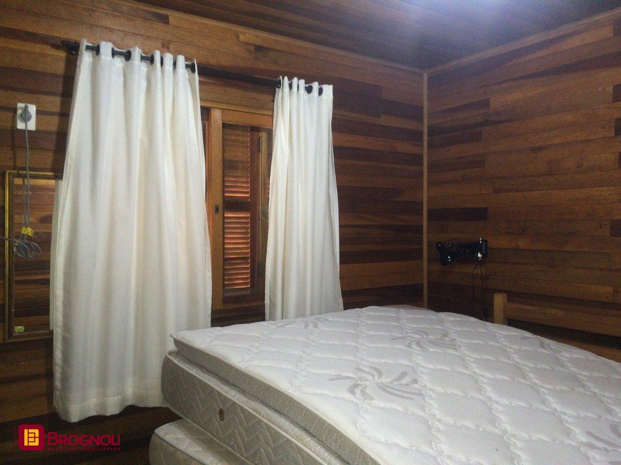 Sítio com 17763m², 3 quartos (sendo 1 suíte), 1 garagem, no bairro Vargem Pequena em Florianópolis