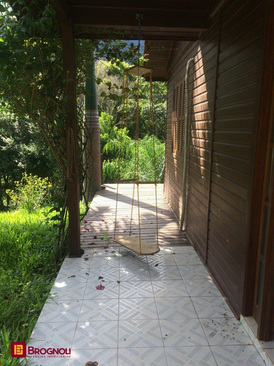 Sítio com 17763m², 3 quartos (sendo 1 suíte), 1 garagem, no bairro Vargem Pequena em Florianópolis