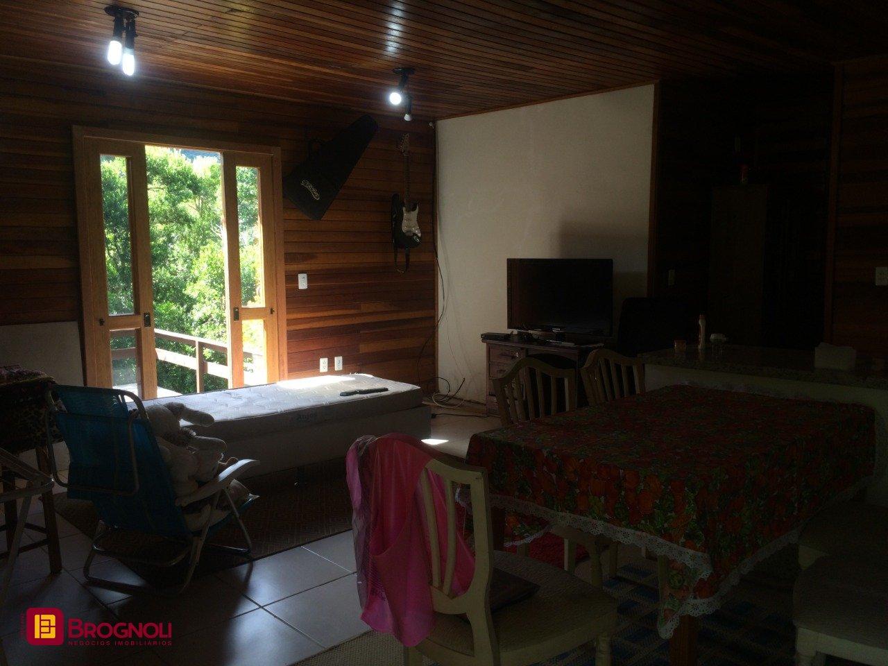 Sítio com 17763m², 3 quartos (sendo 1 suíte), 1 garagem, no bairro Vargem Pequena em Florianópolis