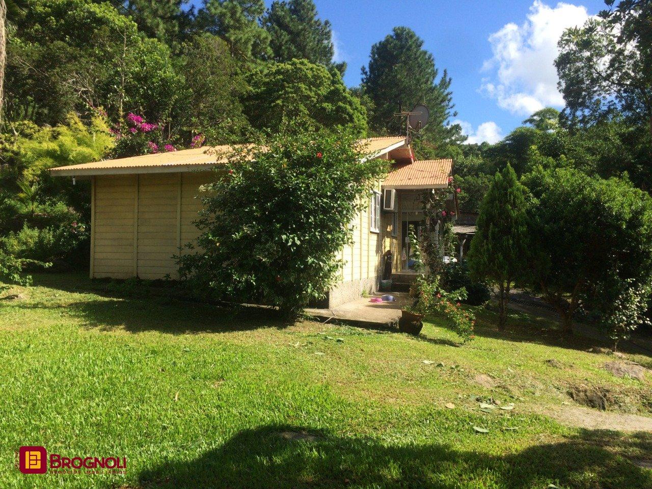 Sítio com 17763m², 4 quartos (sendo 1 suíte), 1 garagem, no bairro Vargem Pequena em Florianópolis