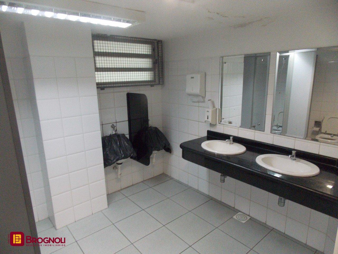 Loja com 1137m², no bairro Centro em Florianópolis