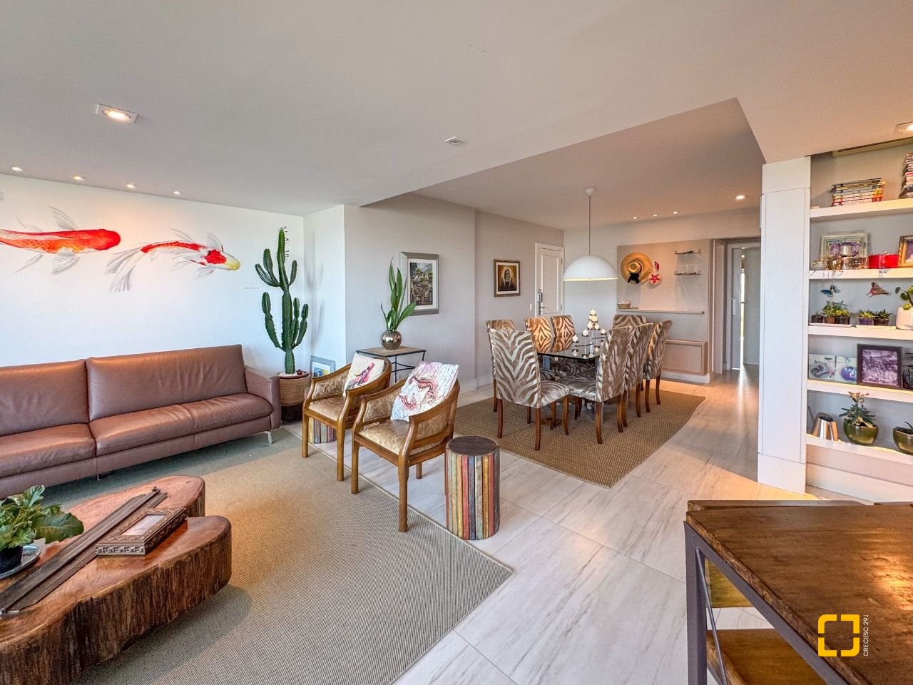 Apartamento com 130m², 5 quartos (sendo 2 suítes), 2 garagens, no bairro Coqueiros em Florianópolis