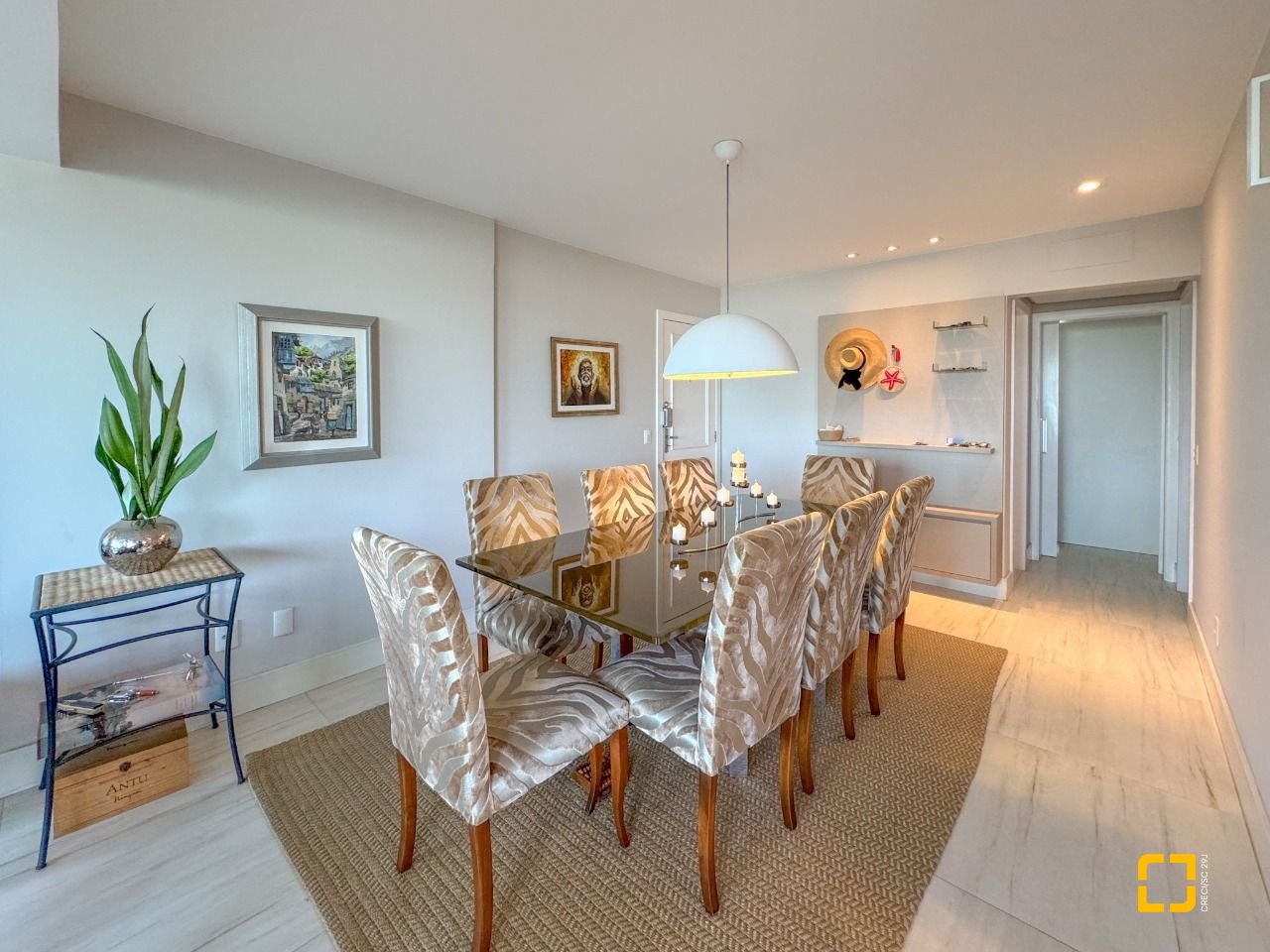 Apartamento com 130m², 5 quartos (sendo 2 suítes), 2 garagens, no bairro Coqueiros em Florianópolis