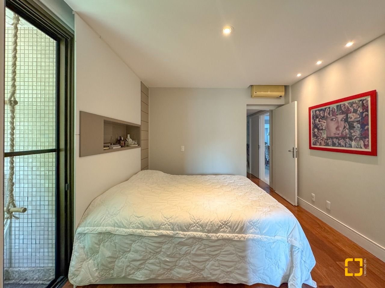 Apartamento com 130m², 5 quartos (sendo 2 suítes), 2 garagens, no bairro Coqueiros em Florianópolis
