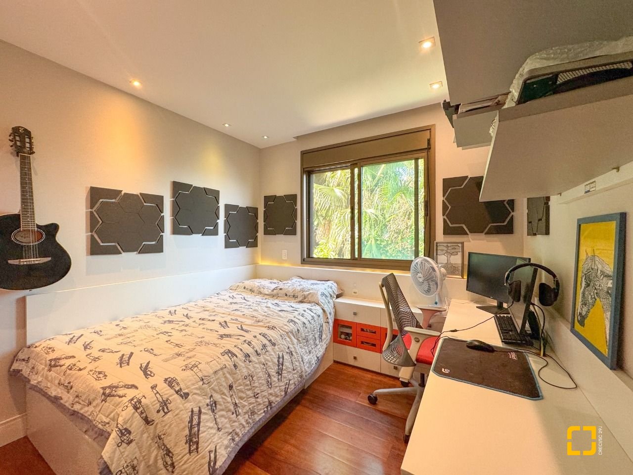 Apartamento com 130m², 5 quartos (sendo 2 suítes), 2 garagens, no bairro Coqueiros em Florianópolis