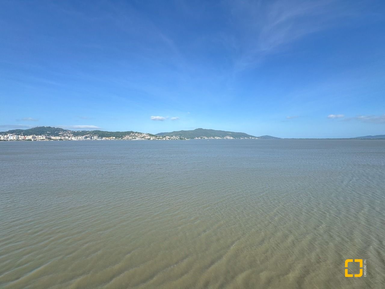 Apartamento com 130m², 5 quartos (sendo 2 suítes), 2 garagens, no bairro Coqueiros em Florianópolis