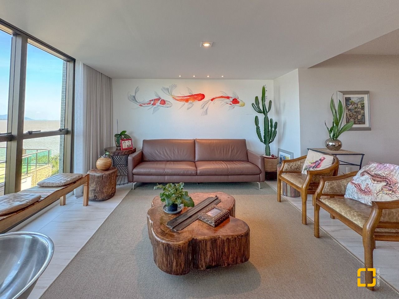 Apartamento com 130m², 3 quartos (sendo 2 suítes), 2 garagens, no bairro Coqueiros em Florianópolis