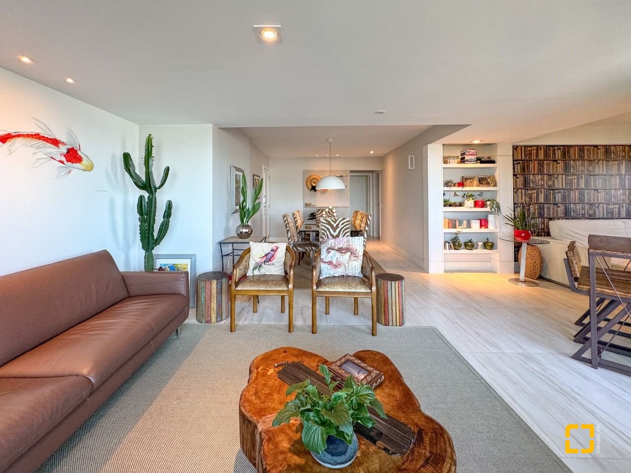 Apartamento com 130m², 3 quartos (sendo 2 suítes), 2 garagens, no bairro Coqueiros em Florianópolis