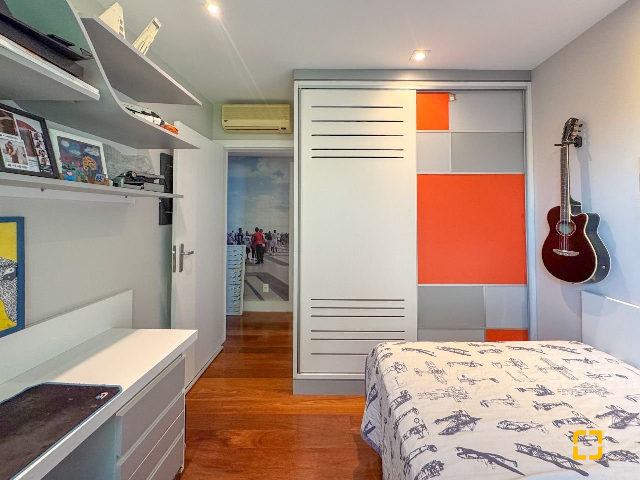 Apartamento com 130m², 3 quartos (sendo 2 suítes), 2 garagens, no bairro Coqueiros em Florianópolis