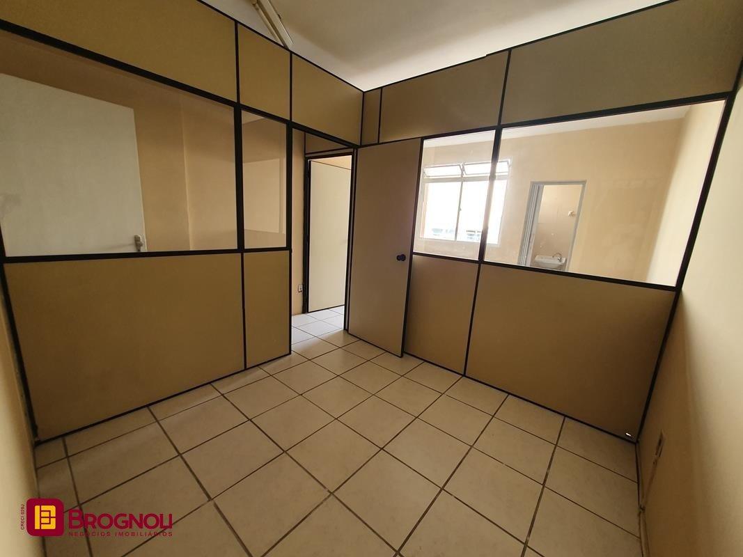 Sala com 27m², no bairro Centro em Florianópolis