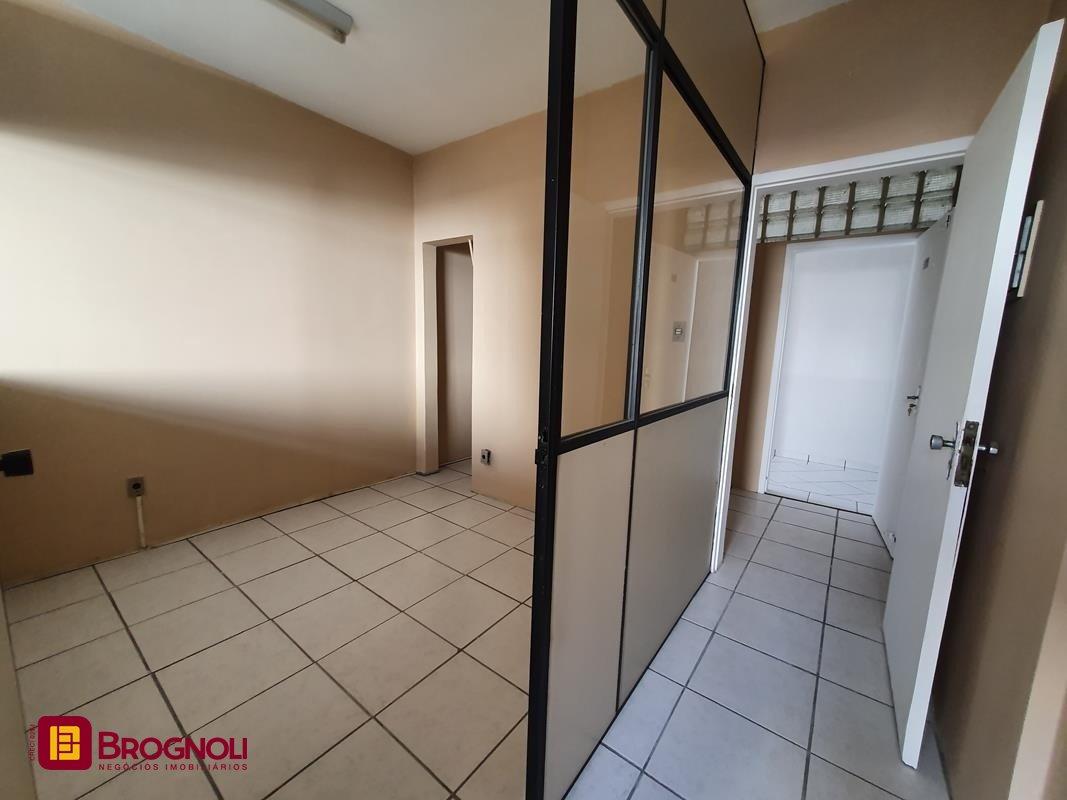 Sala com 27m², no bairro Centro em Florianópolis