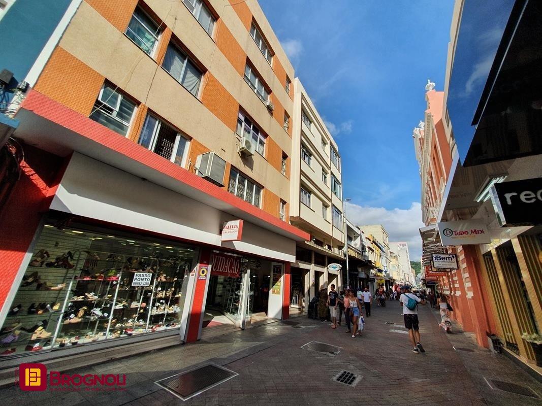 Sala com 27m², no bairro Centro em Florianópolis