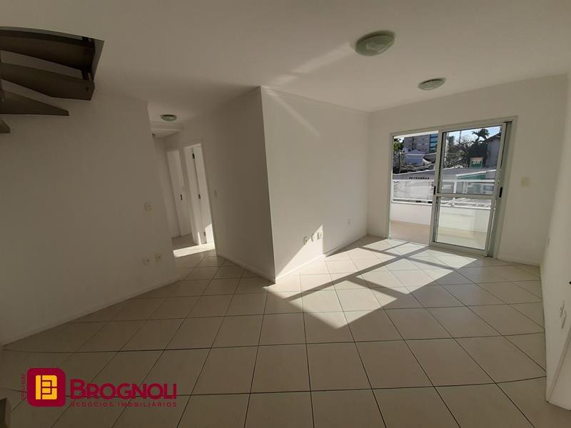 Cobertura com 159m², 4 quartos (sendo 1 suíte), 1 garagem, no bairro Agronômica em Florianópolis