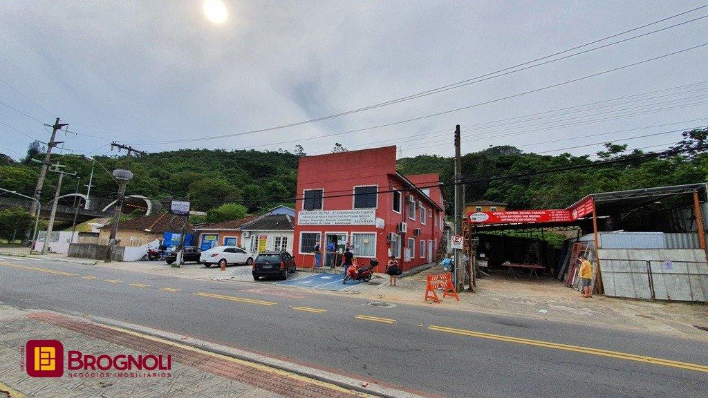 Casa com 314m², 3 garagens, no bairro Saco dos Limões em Florianópolis