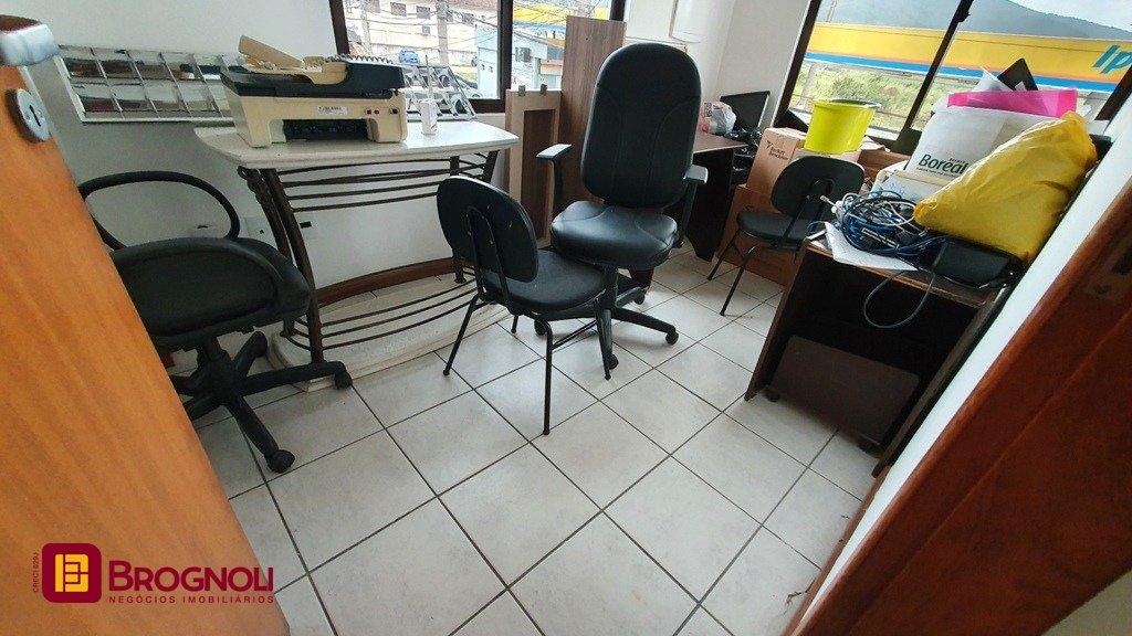 Casa com 314m², 3 garagens, no bairro Saco dos Limões em Florianópolis
