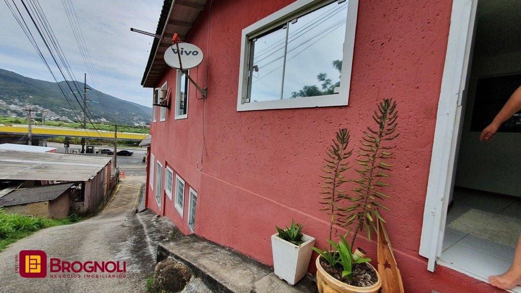 Casa com 314m², 3 garagens, no bairro Saco dos Limões em Florianópolis